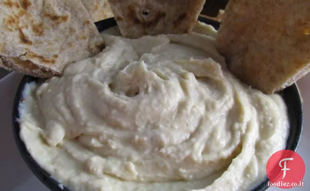 Hummus di fagioli bianchi all'aglio arrostito