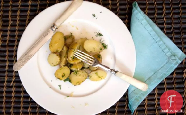 Insalata di patate con limone e aneto