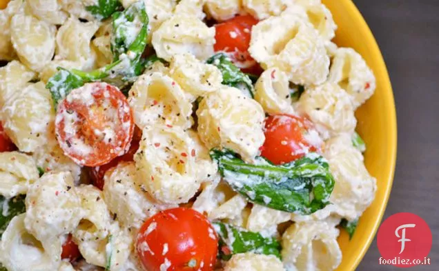 Insalata di pasta all'aglio arrosto