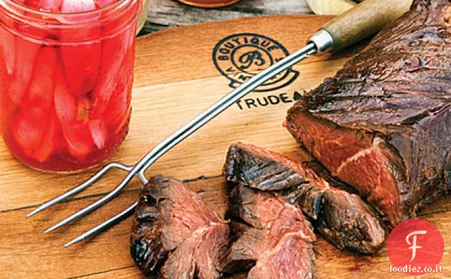 Bistecca alla griglia in stile coreano con un bar sottaceto per la spiaggia