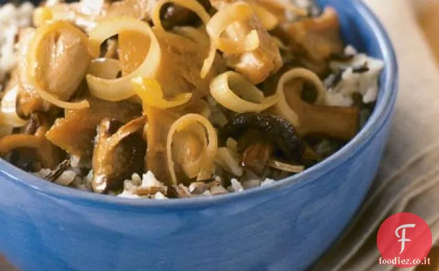 Pollo, porri e funghi con riso selvatico
