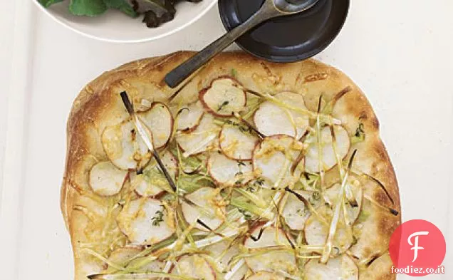 Pane piatto di patate e porri con verdure