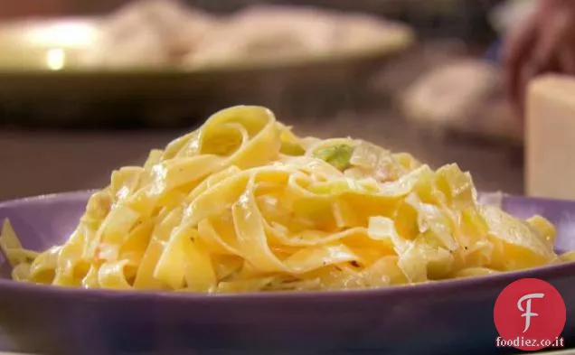 Pasta all'uovo con Porri