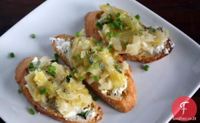Crostini Con Formaggio di Capra e Porro Confit
