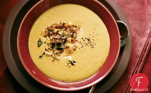 Porro setoso e zuppa di vino rosso