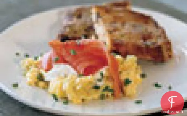 Salmone affumicato e porro Scramble con Meyer Limone Crème Fraîche