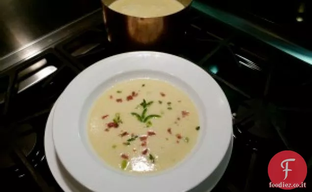 Zuppa di mais cremosa con pezzetti di pancetta