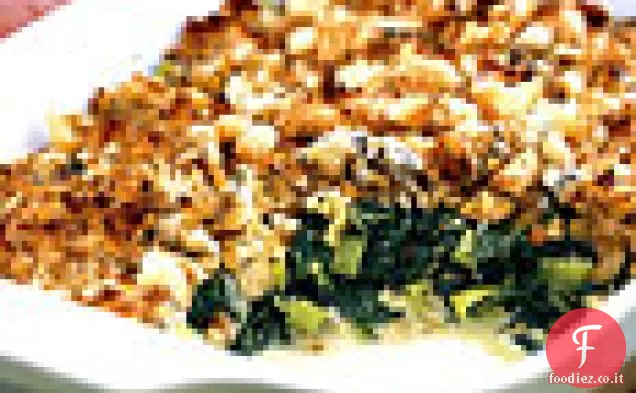 Gratin di spinaci e porri con guarnizione di briciole di Roquefort