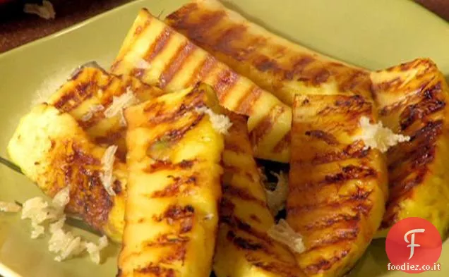 Frittata di Monte Cristo, punte di ananas grigliate con zenzero cristallizzato e pane di segale con ricotta al miele e rosmarino