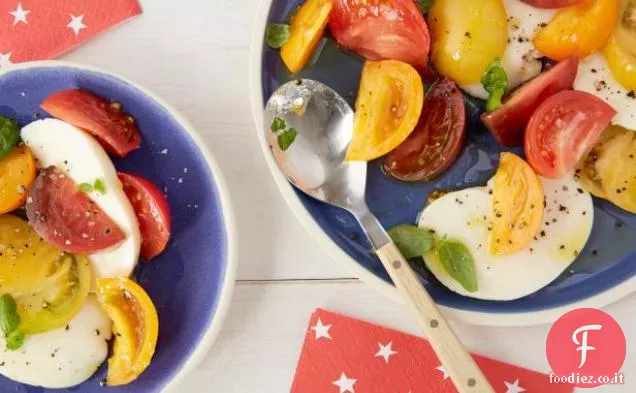 Insalata di pomodoro, mozzarella e basilico