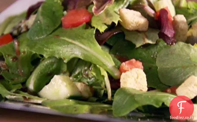 Insalata verde mista con vinaigrette ai mirtilli rossi