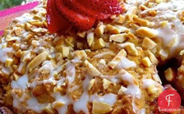 Deliziosa torta al caffè, fragole e mandorle: un piacere senza sensi di colpa!