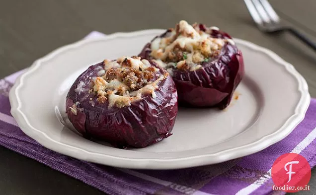 Cipolle rosse ripiene di salsiccia