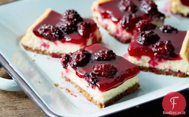 Quadrati di cheesecake alle more