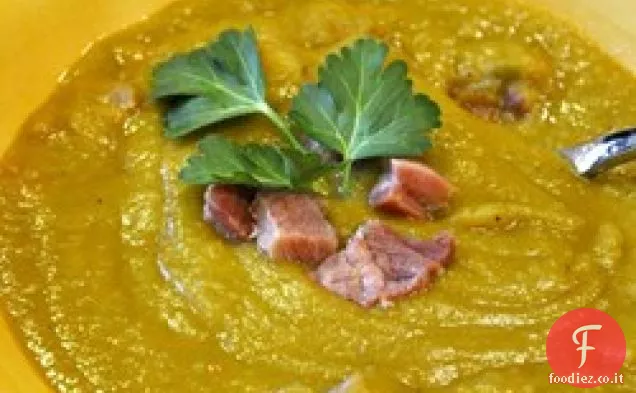 Zuppa di tacchino affumicato con piselli spezzati