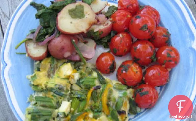 Patate arrosto e cipolle con verdure appassite