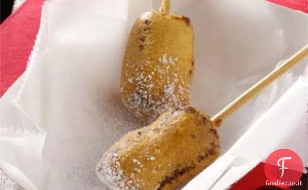 Barrette di cioccolato fritte su un bastoncino