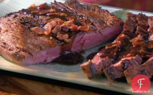 Bistecca di fianco alla griglia con glassa balsamica al bacon