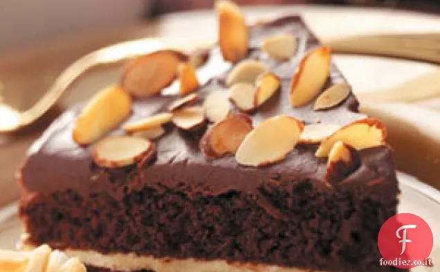 Torta al cioccolato con nocciole