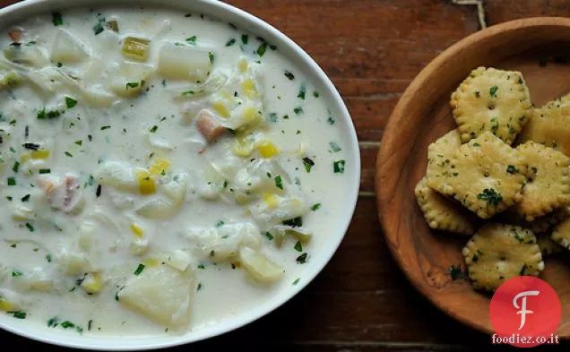 Zuppa di tre cipolle con cracker di ostriche Parsleyed