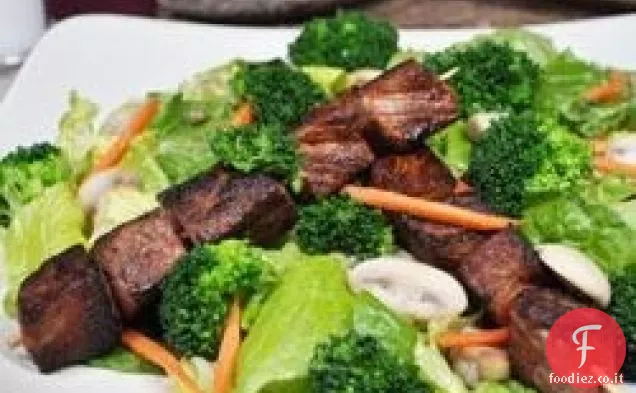 Bistecca allo spiedo e insalata di verdure