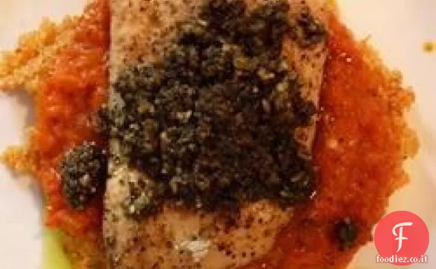 Mahi Mahi alla griglia con salsa di pepe arrosto e pesto di coriandolo