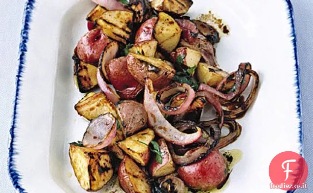 Insalata di patate e cipolle grigliate