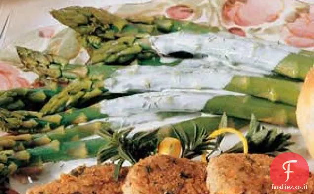 Asparagi con salsa cremosa all'aneto