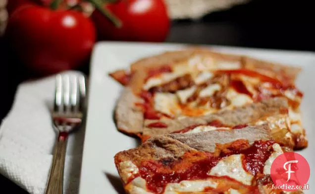 Pizza di pollo Bbq con cipolle caramellate