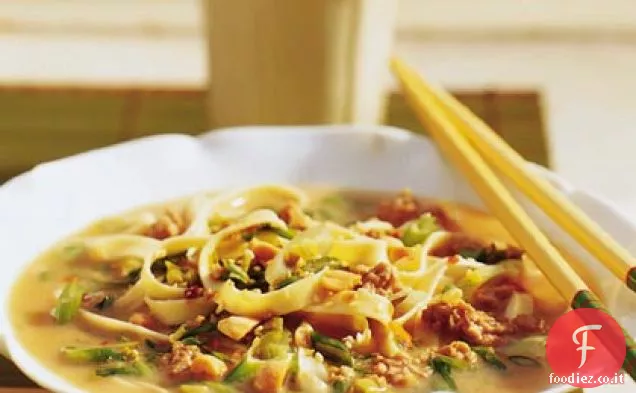 Zuppa di noodle di cipolla verde