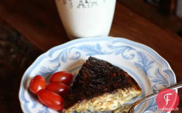 Frittata con Cipolle Caramellate, Formaggio di Capra e Salvia