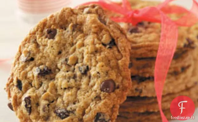 Biscotti di farina d'avena con gocce di cioccolato e ciliegie