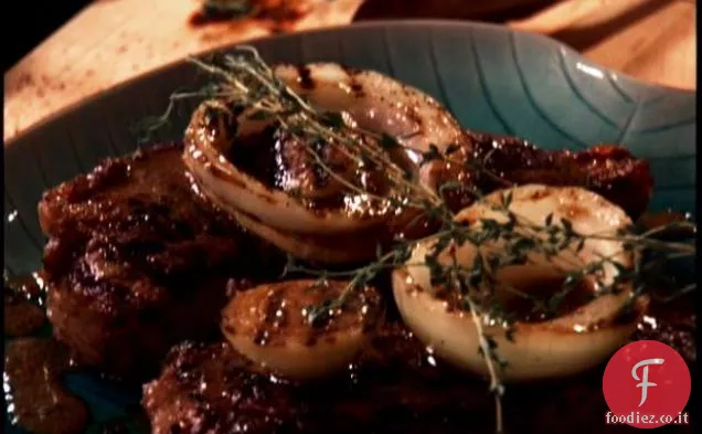 Bistecca alla griglia e cipolle Vidalia con senape-Worcestershire Vinaigrette