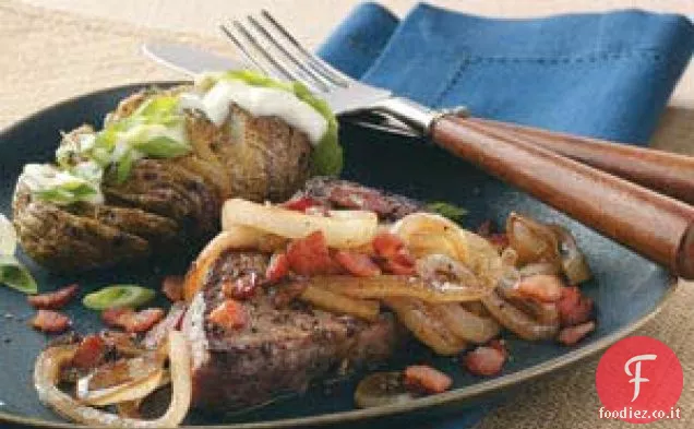 Bistecche con cipolle glassate alla melassa