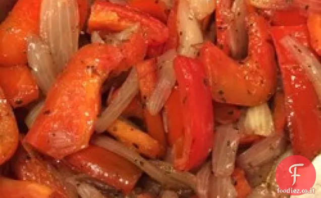 Peperoni rossi caramellati e cipolle