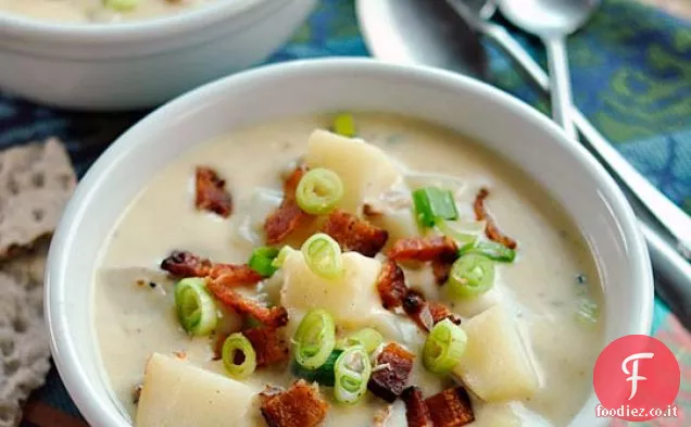 Zuppa di patate al forno con pancetta, cipolla e cheddar