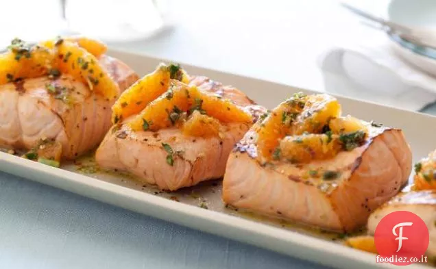Salmone alla griglia con salsa verde agli agrumi