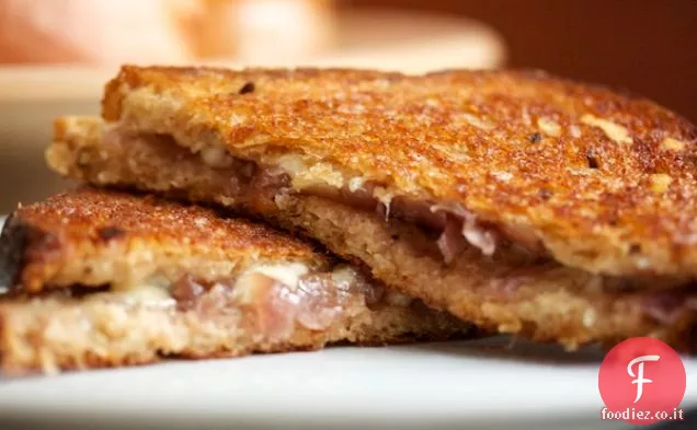 Formaggio alla griglia di cipolla francese