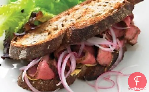 Panini con bistecca e cipolla