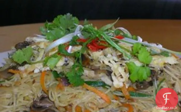 Noodles fritti di gamberetti in stile tailandese