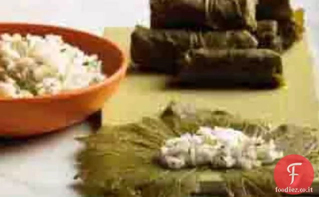 Foglie di vite ripiene di riso ed erbe aromatiche