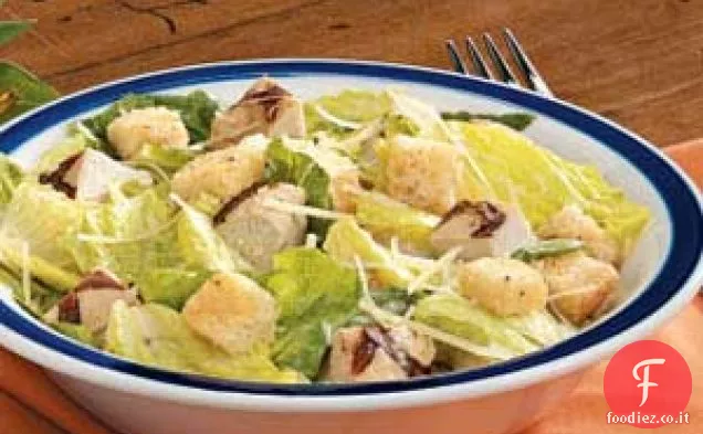 Insalata Caesar semplice con pollo alla griglia