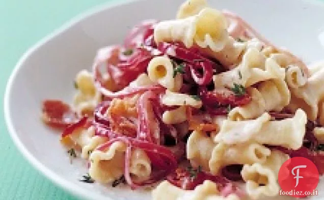 Pasta con Cipolla, pancetta e formaggio di capra