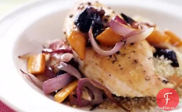 Petti di pollo arrosto con carote e cipolle