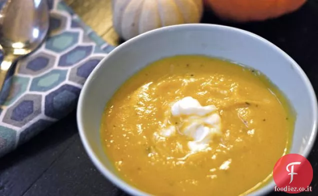 Zuppa di zucca arrosto, mela e scalogno