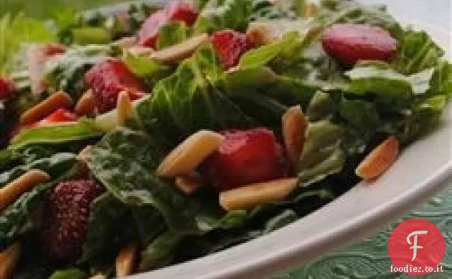Insalata Di Fragole Fresche E Nocciolate