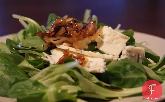 Scalogni fritti e insalata di formaggio blu