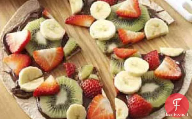 Pizza alla frutta al cioccolato e nocciole