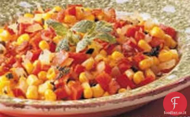 Padella con peperoni rossi e mais