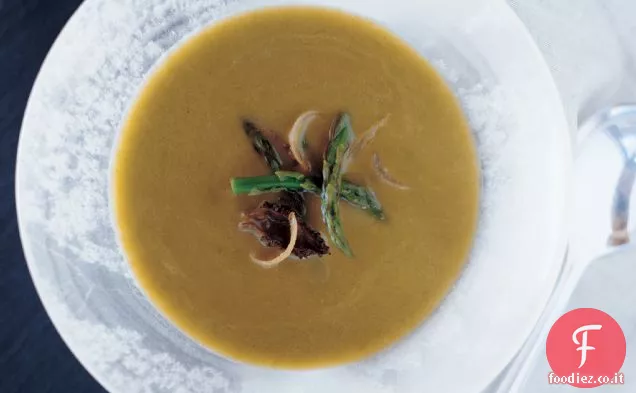 Zuppa di asparagi con Scalogni arrostiti e spugnole